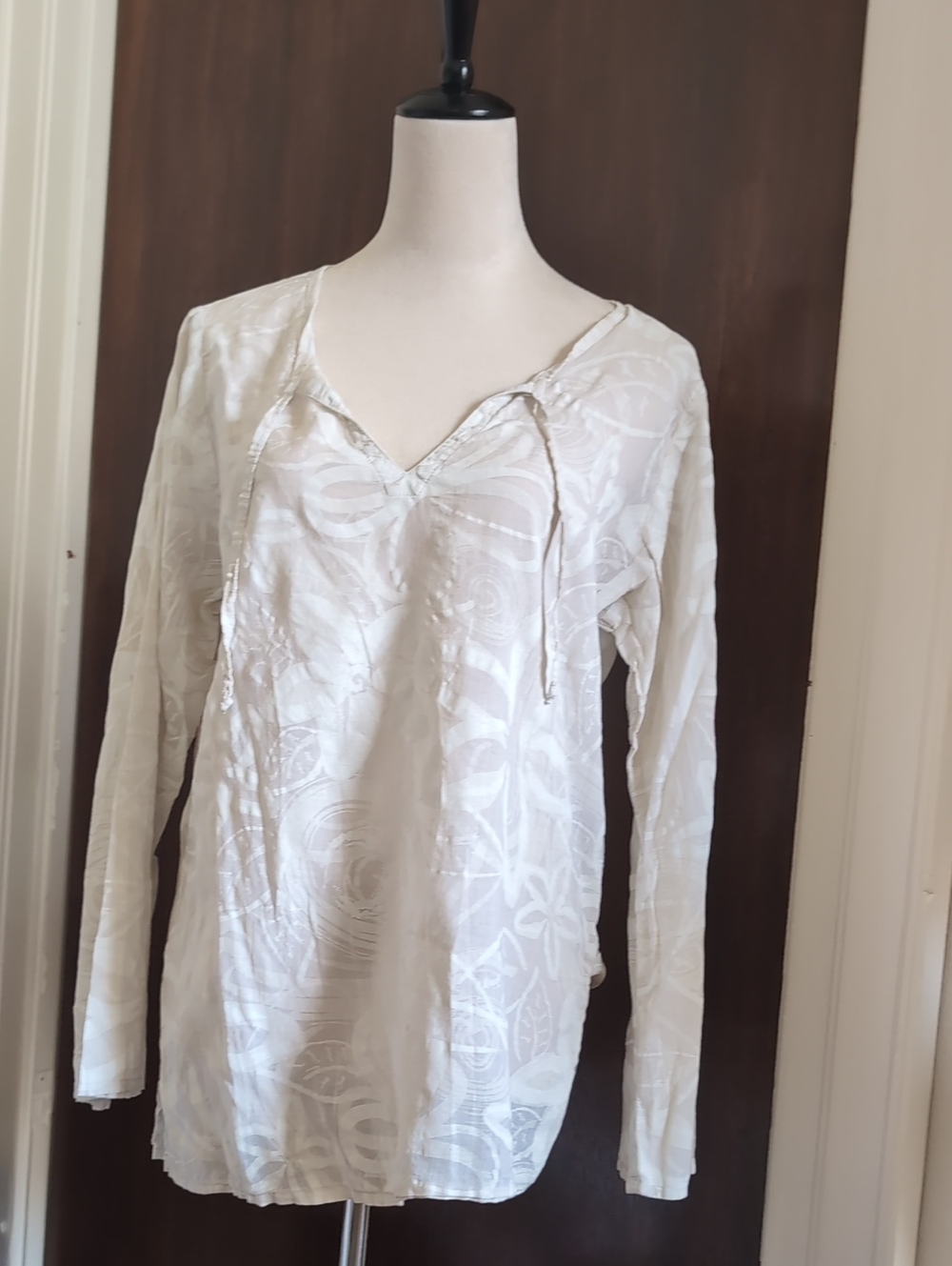 fresh produce White V-Neck Long Sleeve Tunic with Subtle Pattern